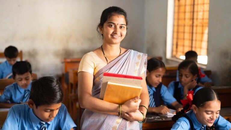 UP Teachers News: चुनाव से पहले CM योगी का बड़ा दांव, शिक्षकों की वर्षों पुरानी मांग होगी पूरी