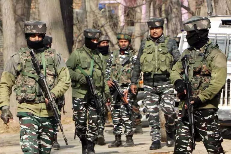 जम्मू-कश्मीर में आतंकी हमले की आशंका! अनंतनाग के लाल चौक पर फायरिंग, हेड कॉन्स्टेबल शहीद