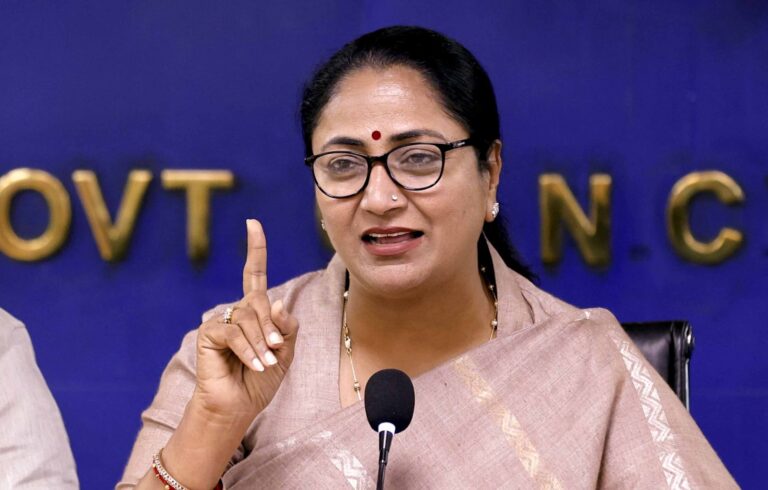 दिल्ली सरकार का बड़ा प्रशासनिक फेरबदल, वित्त विभाग के 52 अधिकारियों का तबादला