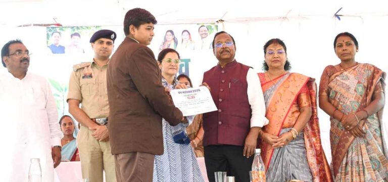 ‘एक पेड़ माँ के नाम’ अभियान बना जनभागीदारी का माध्यम