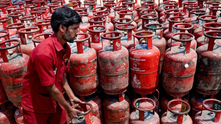 New 10kg LPG Cylinder: जल्द लॉन्च हो सकता है 10 किलो का नया गैस सिलेंडर, जानिए संभावित कीमत