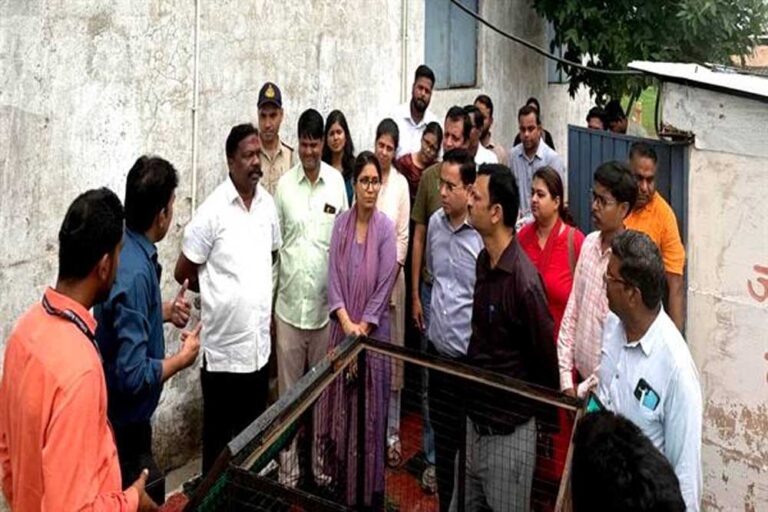 ओडिशा के मंत्रीनाइक ने मुगलिया हाट गांव में ग्रामीण पेयजल व्यवस्था का किया अवलोकन