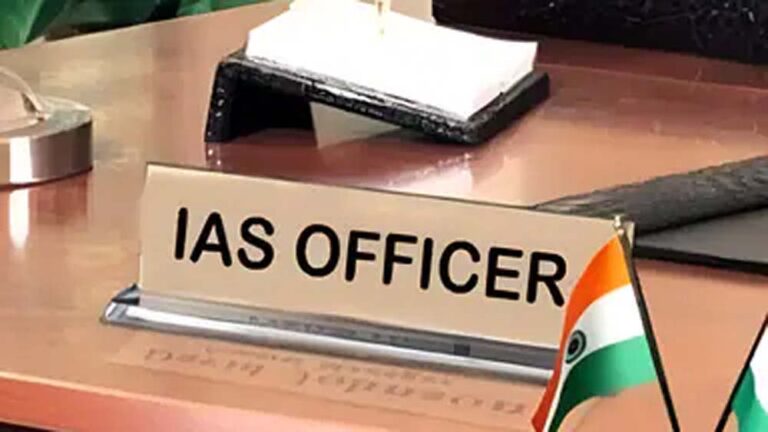यूपी में बड़े प्रशासनिक फेरबदल की तैयारी, खराब प्रदर्शन वाले डीएम पर गिरेगी गाज