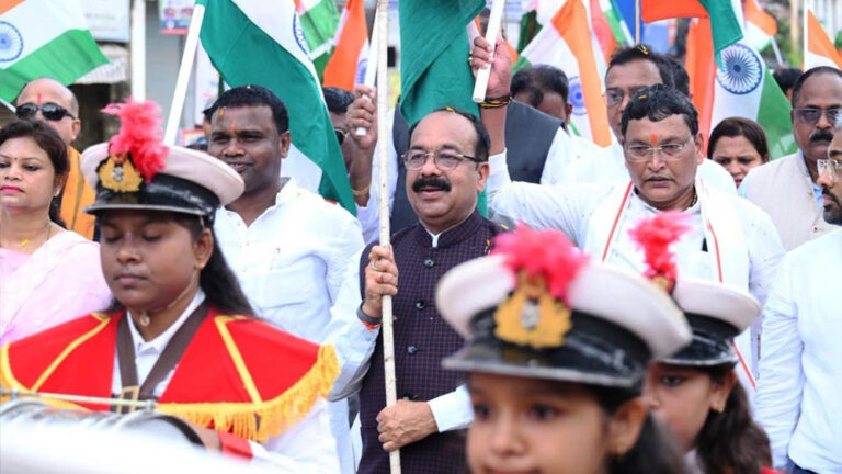देशभक्ति से ओतप्रोत अप्रतिम उत्साह के साथ निकली तिरंगा यात्रा, उप मुख्यमंत्री अरुण साव हुए शामिल