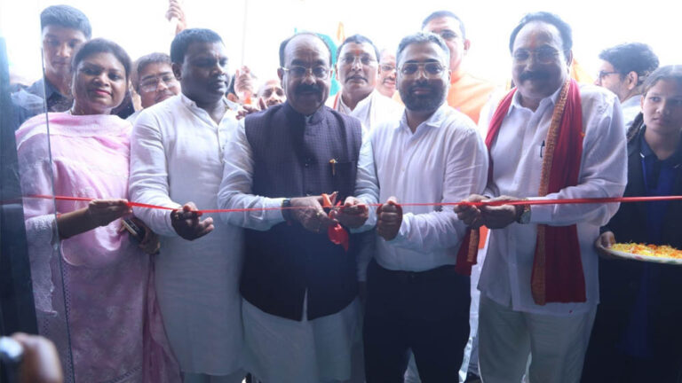 उप मुख्यमंत्री अरुण साव ने बहुउद्देशीय मिनी स्टेडियम और इनडोर हॉल का किया लोकार्पण