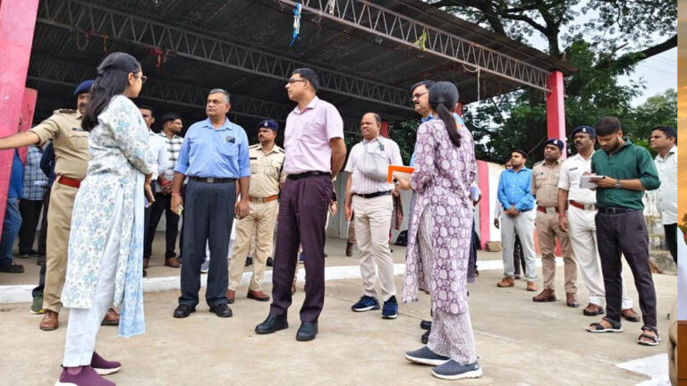 स्वतंत्रता दिवस समारोह की तैयारियां समय-सीमा में करें पूर्ण- कलेक्टर झा