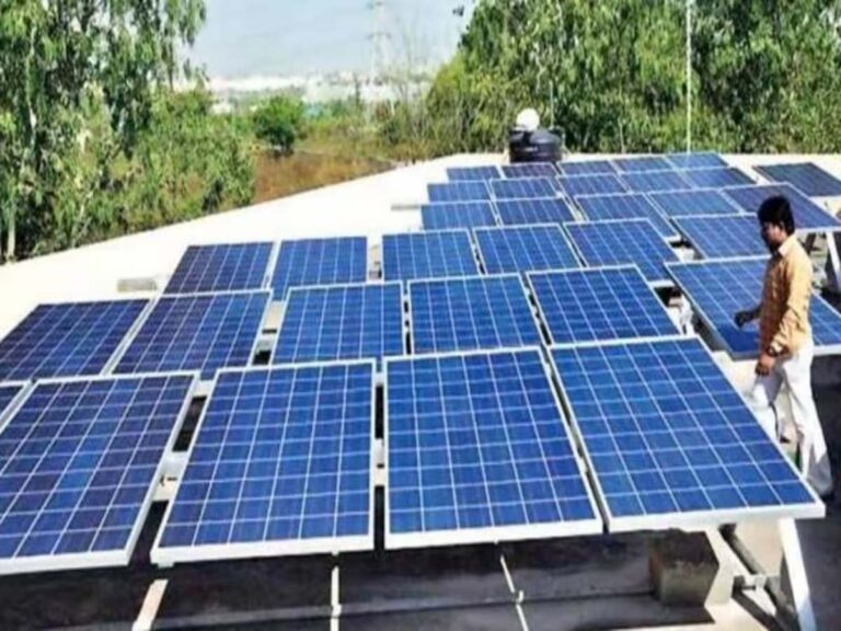 यूपी में रात में भी सोलर पैनलों से बन रही बिजली! हजारों मामलों ने पावर कॉरपोरेशन को चौंकाया