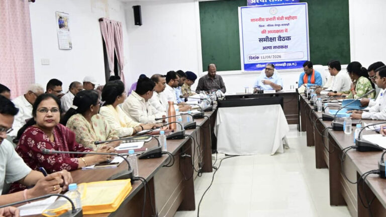 रायपुर : प्रभारी मंत्री राजेश अग्रवाल ने ली विभागीय समीक्षा बैठक