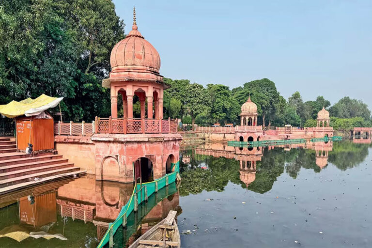 योगी सरकार ने गोमती को निर्मल बनाने की कवायद की तेज, सीवेज प्रबंधन का बड़ा एक्शन प्लान तैयार