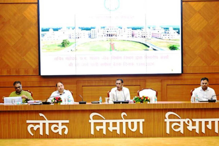 लोक निर्माण विभाग के सचिव ने सड़क एवं भवन निर्माण कार्यों की प्रगति की समीक्षा की