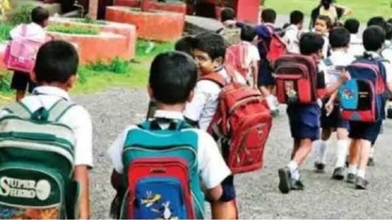 बारिश में स्कूलों की सुरक्षा को लेकर सख्ती, छात्रों के आने से पहले शिक्षकों को परिसर जांचने के निर्देश
