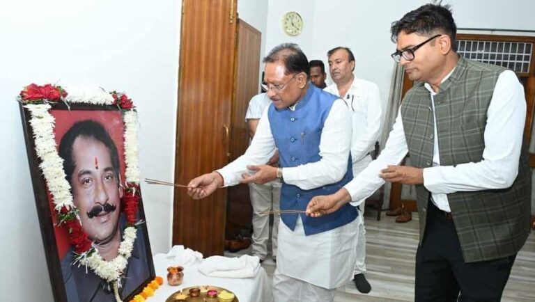 स्व. दिलीप सिंह जूदेव की पुण्यतिथि पर वित्त मंत्री ओपी चौधरी ने किया श्रद्धापूर्वक नमन