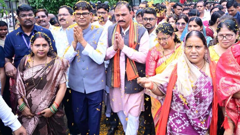 भगवान सहस्रबाहु की प्रतिमा का भव्य अनावरण, मंत्री ओपी चौधरी और श्याम बिहारी जायसवाल ने दिया एकता का संदेश