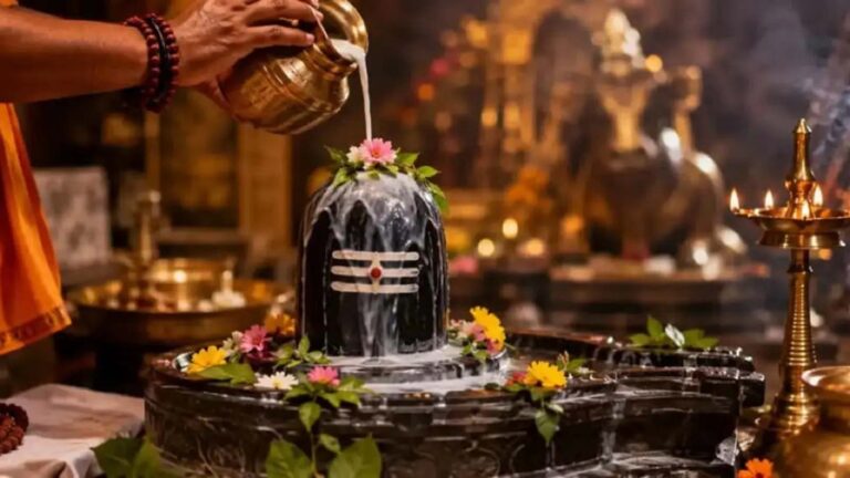 सावन का पहला सोमवार आज, जानें रुद्राभिषेक का शुभ मुहूर्त और विधि