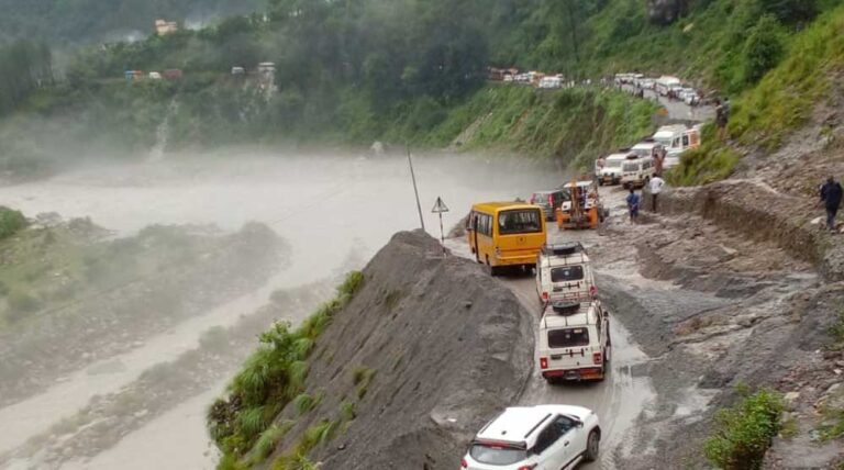 Uttarakhand Weather: उत्तराखंड में भारी बारिश का दौर जारी, आज ऑरेंज अलर्ट; कई जिलों में बिगड़े हालात