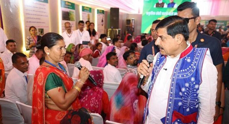 सीएम डॉ. यादव ने कृषि सखियों से किया संवाद, किसान महिलाओं ने बताया कैसे बढ़ी उनकी आय