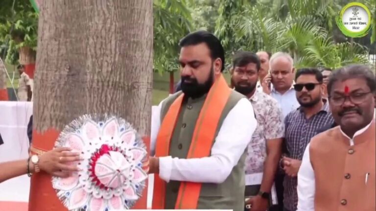 रक्षाबंधन पर CM सम्राट चौधरी ने पेड़ को बांधी राखी, पर्यावरण संरक्षण का दिया संदेश