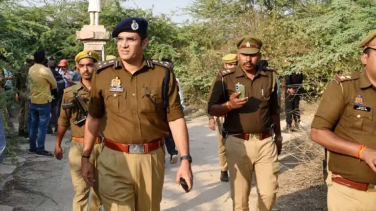 देवरिया में पुलिस-बदमाश मुठभेड़, पैर में लगी गोली; 12 मुकदमों वाला आरोपी गिरफ्तार
