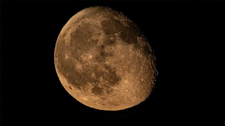 चांद पर भी जिंदा रह सकते हैं धरती के माइक्रोब्स! NASA की स्टडी में बड़ा खुलासा