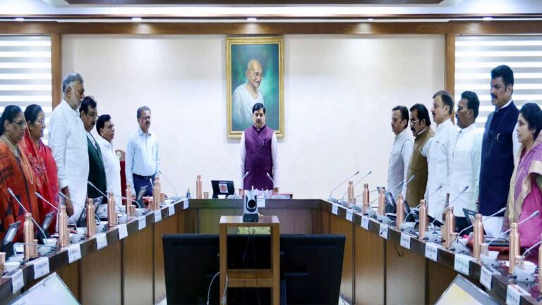 MP कैबिनेट बैठक में लाड़ली बहनों को रक्षाबंधन का तोहफा, युवाओं के कौशल विकास और निवेश पर जोर