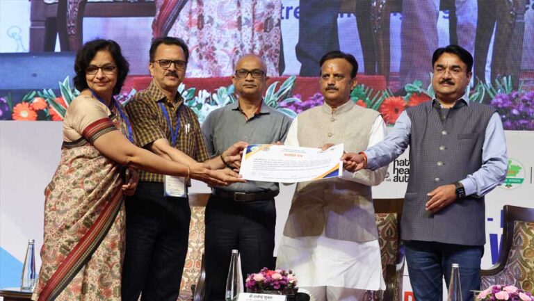 डिजिटल स्वास्थ्य सेवाओं से अंतिम छोर के व्यक्ति तक उन्नत स्वास्थ्य सेवाओं की सहज पहुंच होगी सुनिश्चित : उप मुख्यमंत्री शुक्ल