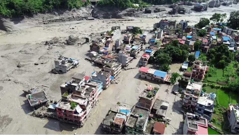 नेपाल बाढ़ में कैलाश मानसरोवर यात्रा पर संकट, 105 भारतीय समेत 400 विदेशी टूरिस्ट लापता