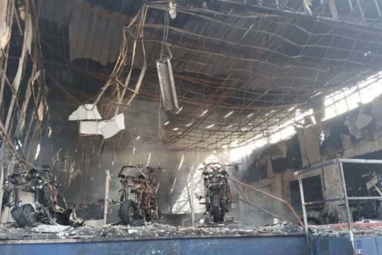 सीकर में भीषण अग्निकांड, दो EV शोरूम में 40 वाहन जलकर खाक; 3.5 करोड़ का नुकसान