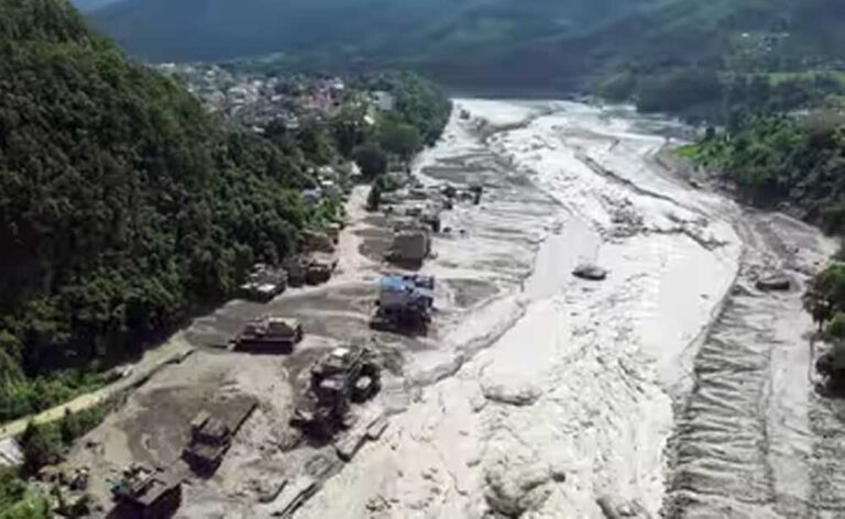 नेपाल बाढ़ में मौतों का आंकड़ा 734 पहुंचा, बचाव अभियान के 5वें दिन भी हजारों लोग लापता