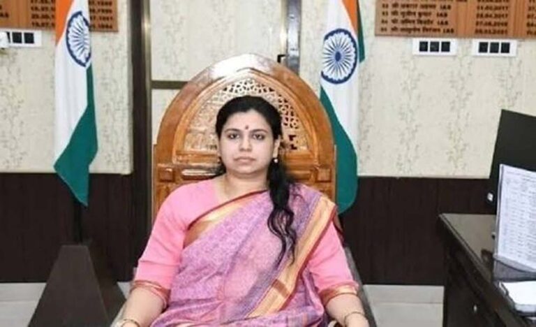 यूपी की चर्चित IAS दिव्या मित्तल ने दिया इस्तीफा, 13 साल की सेवा के बाद लिखी भावुक चिट्ठी