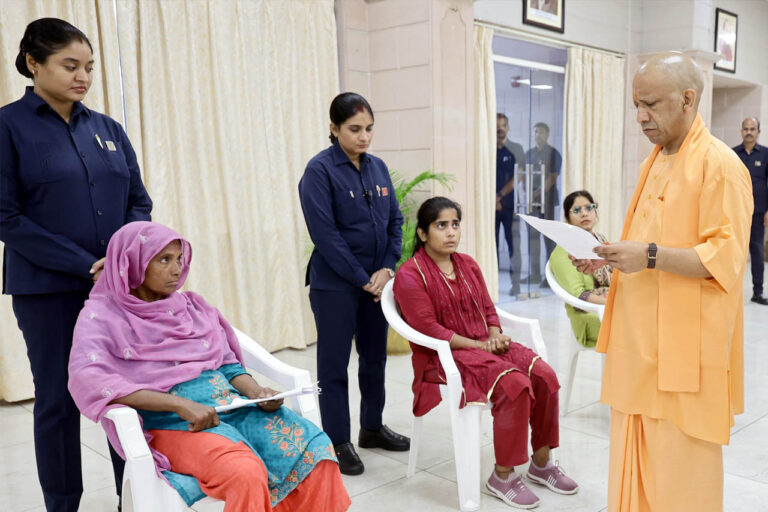 अपराधियों पर कार्रवाई और जनसमस्याओं के निस्तारण में शिथिलता बर्दाश्त नहीं- मुख्यमंत्री योगी