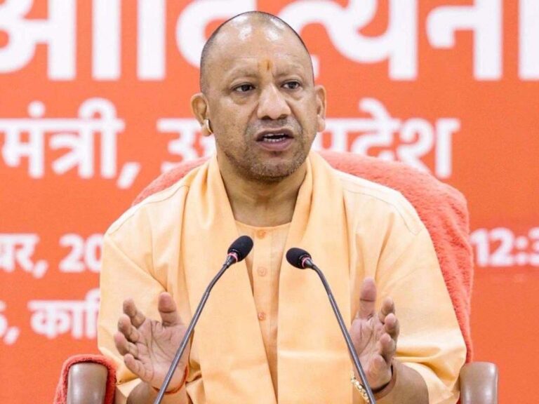 CM योगी की सख्ती के बाद कानपुर नगर निगम में ‘ऑपरेशन क्लीन’, 11 स्विचमैन निलंबित