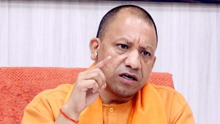JPNIC विवाद पर सीएम योगी का अखिलेश यादव पर हमला, बोले- जनता का पैसा पानी की तरह बहाया