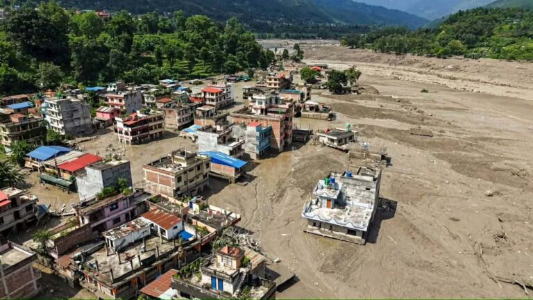 तिब्बत में ग्लेशियर टूटने से तबाही, बाढ़ के वीडियो डिलीट करने का चीन पर आरोप