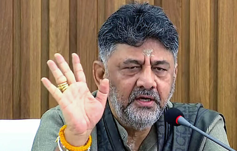 जिसे इस्तीफा देना है दे दो…’, बागी विधायकों पर CM शिवकुमार का 440 वोल्ट वाला बयान