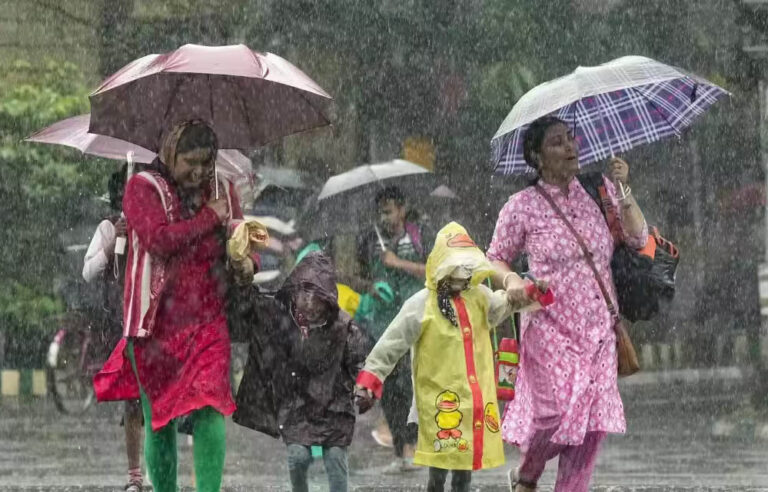 10 राज्यों में आंधी-तूफान और भारी बारिश का अलर्ट, UP समेत कई इलाकों में बदलेगा मौसम