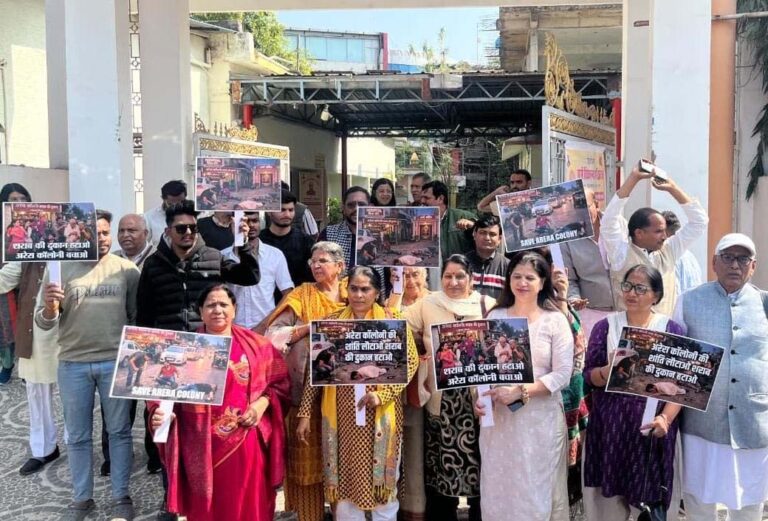 भोपाल में अवैध दुकानों पर कार्रवाई को लेकर रहवासियों ने निगम पर उठाए सवाल