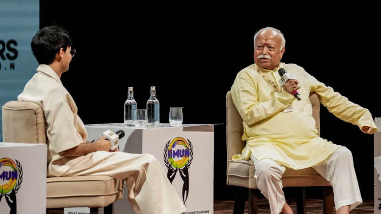Gen-Z की नब्ज समझ गए मोहन भागवत? जानिए कैसे युवा पीढ़ी और BJP के बीच मजबूत पुल बना RSS