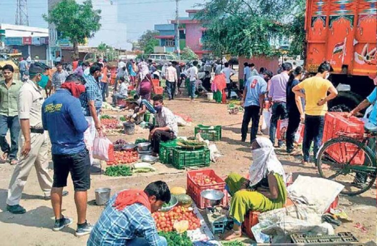 बकाया मंडी राशि नहीं चुकाने वाले सब्जी व्यापारियों पर कार्रवाई, दुकानें की गईं सील