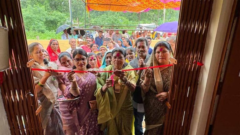 बांसपारा में आंगनबाड़ी केंद्र का लोकार्पण, विधायक अंबिका मरकाम ने किया शुभारंभ