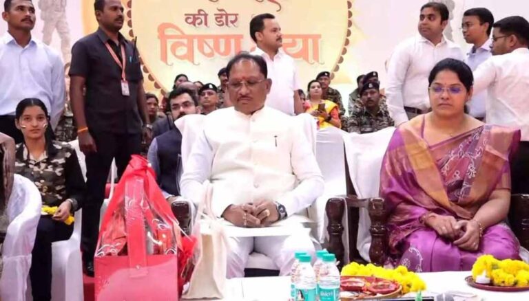 शहीद जवान की पत्नी ने CM साय को बांधी राखी, बोले- सगी बहन से बढ़कर बहन मिली