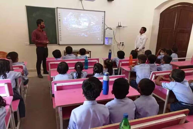 छत्तीसगढ़ के आत्मानंद स्कूलों में नए नियम, अनुशासन पर जोर; अनुपस्थित छात्रों पर होगी कार्रवाई