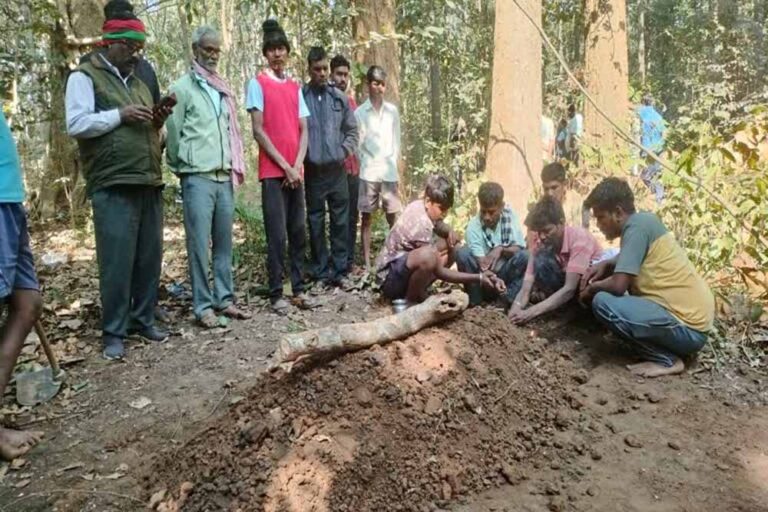 धमतरी में महिला के शव दफनाने पर विवाद, हिंदू रीति-रिवाज से अंतिम संस्कार पर बनी सहमति