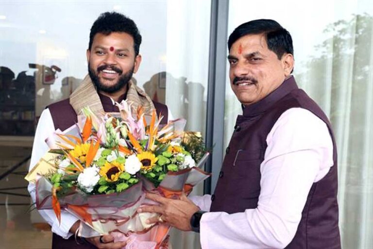 मुख्यमंत्री डॉ. यादव से केंद्रीय नागरिक उड्डयन मंत्री नायडू ने की सौजन्य भेंट