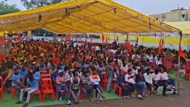भोपाल में बिजली विभाग के हजारों आउटसोर्स कर्मचारियों का प्रदर्शन, संविदा दर्जा और ₹50 लाख बीमे की मांग