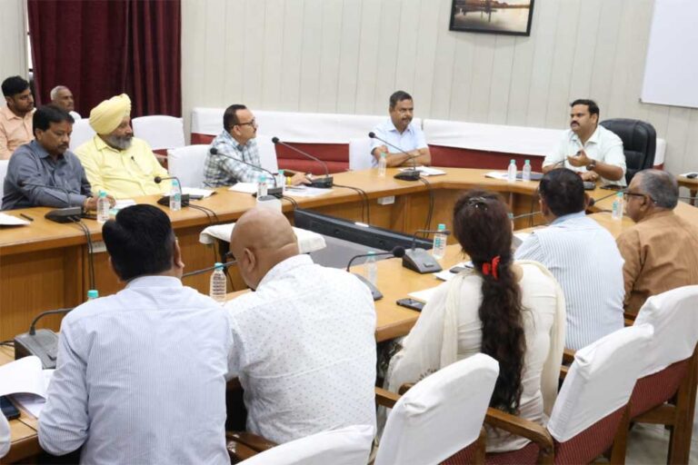 श्रमिकों का कल्याण मध्यप्रदेश के समावेशी और सशक्त विकास की आधारशिला : संभाग आयुक्त कर्मवीर शर्मा