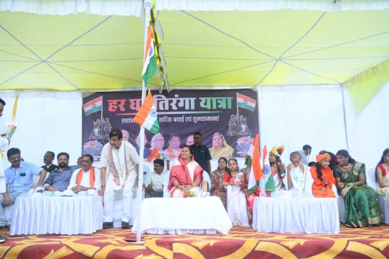 मंत्री लक्ष्मी राजवाड़े के नेतृत्व में सूरजपुर जिले में निकलीं भव्य तिरंगा यात्राएं