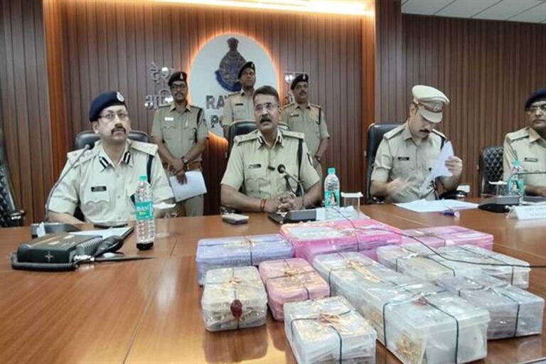 रतलाम में सराफा व्यापारी से करोड़ों की लूट का पुलिस ने 48 घंटे में किया खुलासा