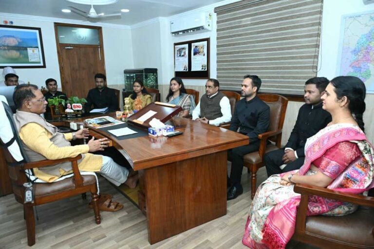 कर्तव्यनिष्ठ होकर जनसेवा एवं सुशासन के लिए जमीनी स्तर पर करें बेहतर कार्य : मुख्यमंत्री विष्णु देव साय