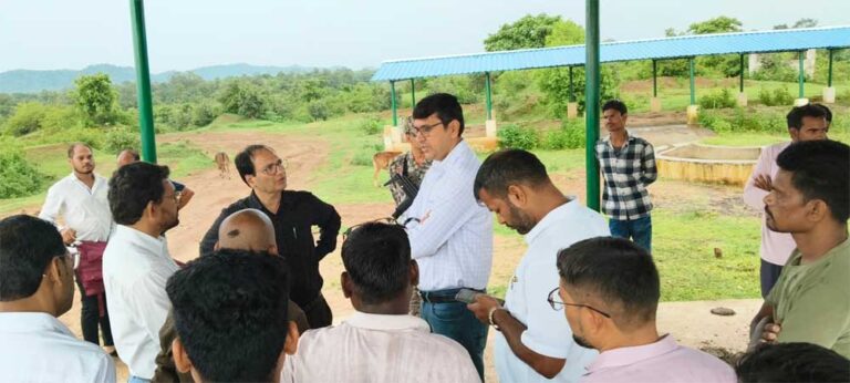 कलेक्टर ने निर्माणाधीन गौ अभ्यारण्य का किया निरीक्षण