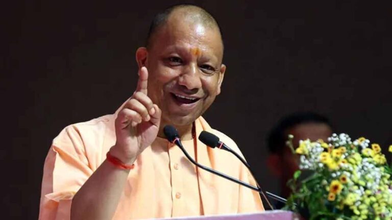 सीएम योगी ने अफवाह फैलाने वालों पर कार्रवाई, कांवड़ यात्रा में सख्ती के निर्देश